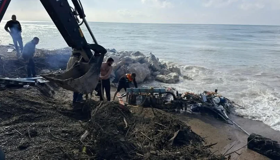 Boğazkent’te Tekne Faciası: Kayalıklara Çarpan Tekne Parçalandı