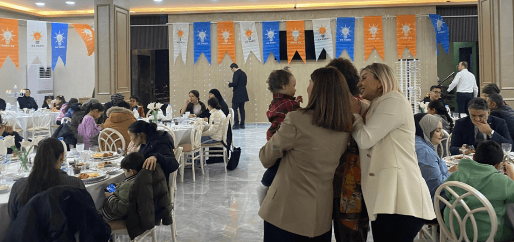 Edirne Lagom Hotel'de düzenlenen geniş katılımlı iftar yemeği.