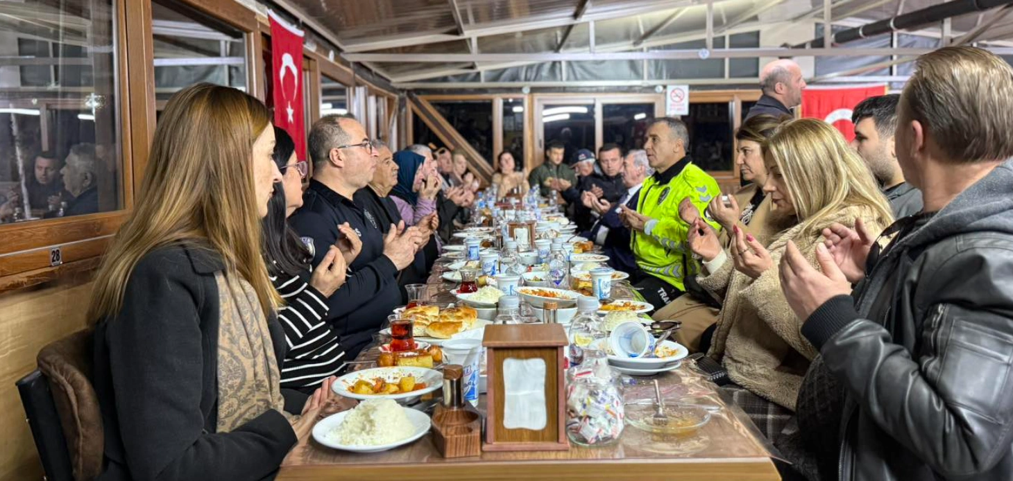 Eceabat’ta Vefa Sofrası Emniyet Teşkilatı İftarda Buluştu
