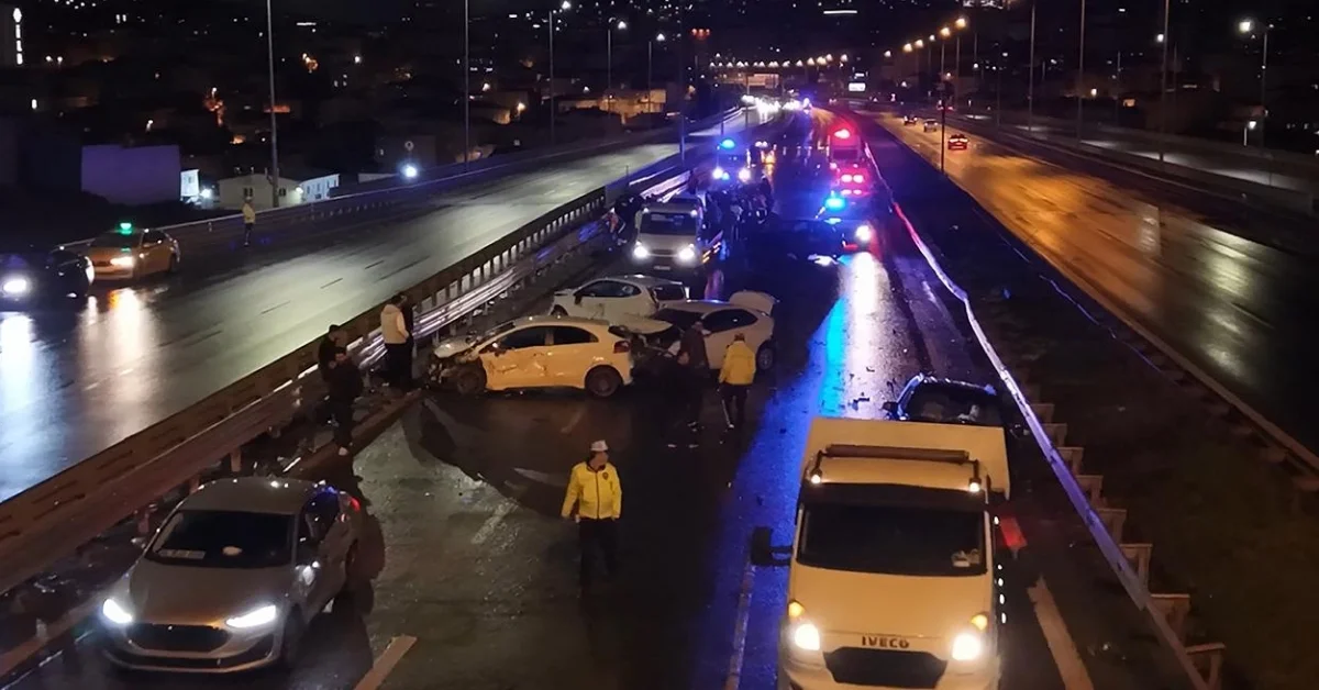İstanbul’da Yağmur Dehşeti: 8 Araçlık Zincirleme Kaza