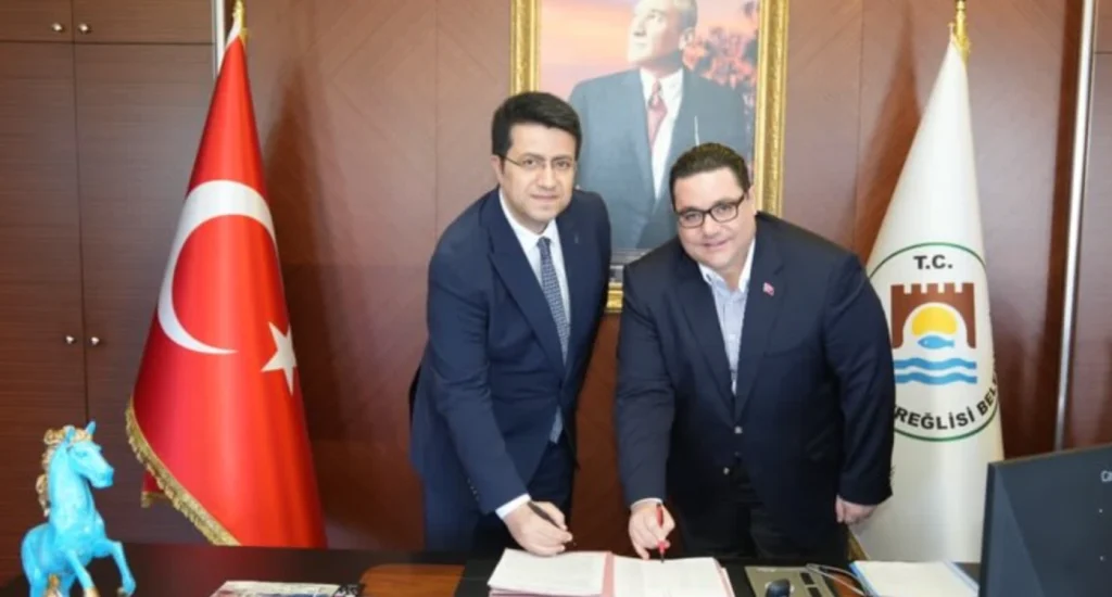 Marmaraereğlisi Belediyesi ile İş Bankası arasında memur maaş protokolü imza töreni gerçekleştirildi.