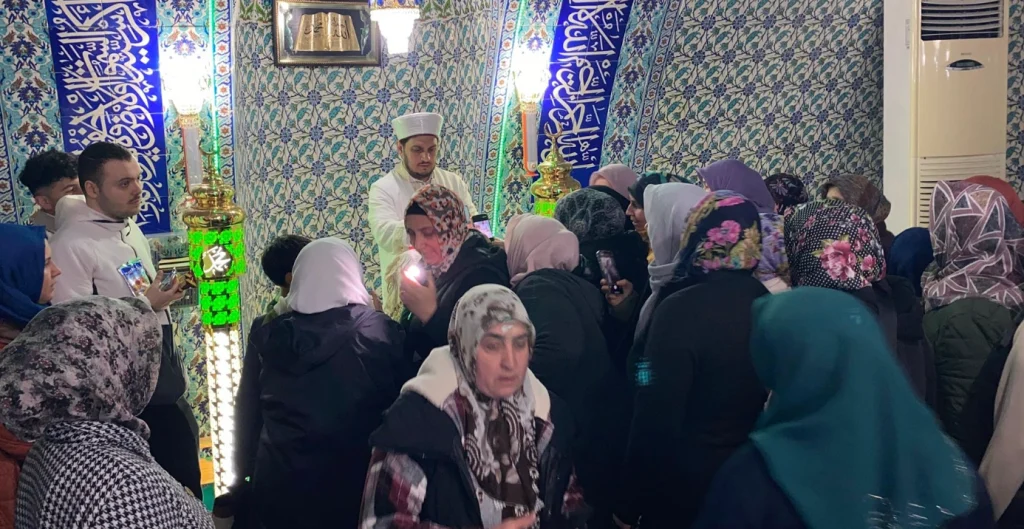 Şarköy Gazi Süleyman Paşa Camii'nde cam fanus içinde muhafaza edilen Sakal-ı Şerif.