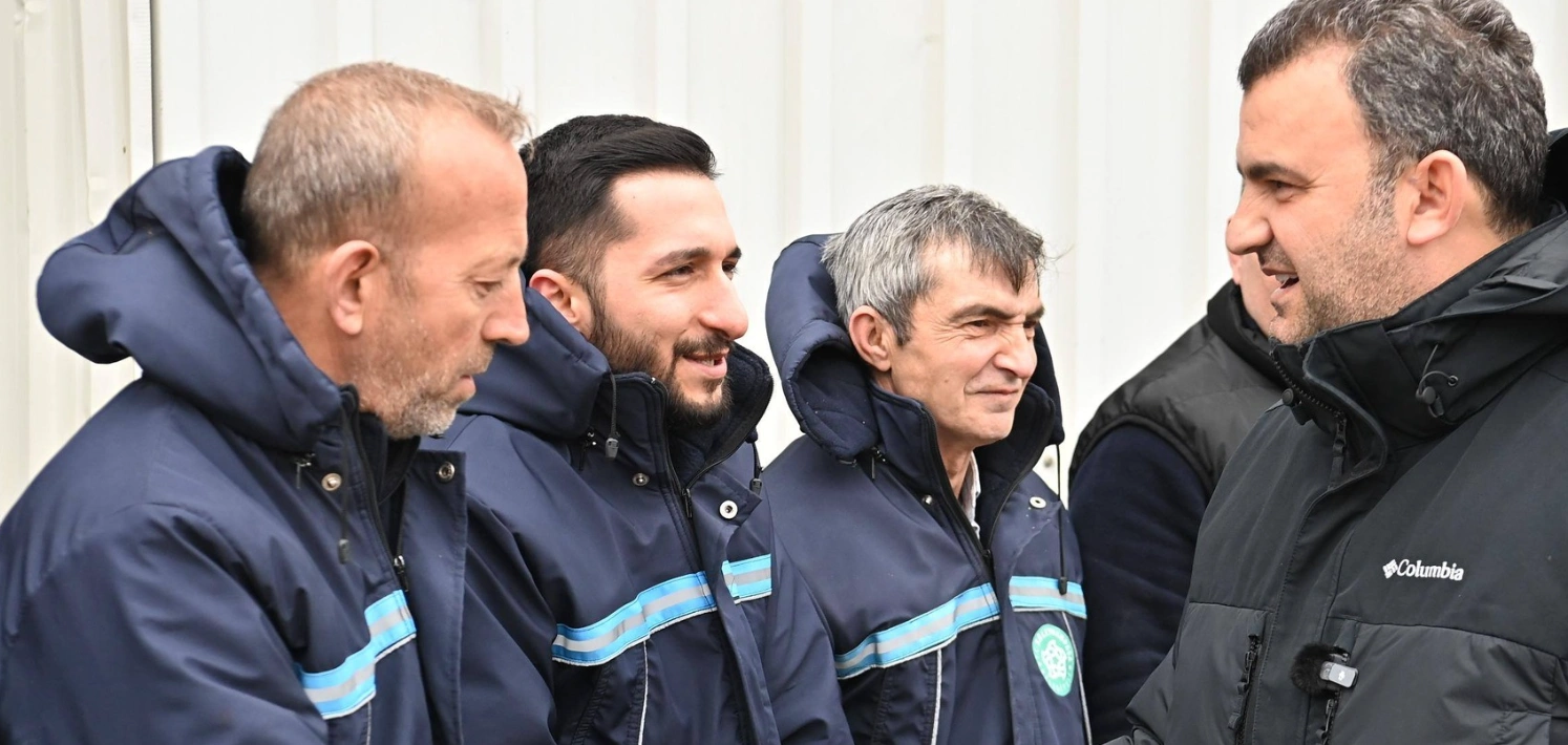 Süleymanpaşa’da Bayram Mesaisi: Temizlik İşçilerine Vefa