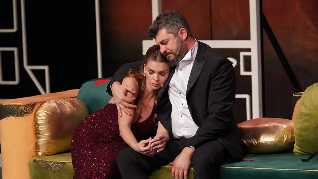 Kaç Para Bi Fön tiyatro oyunu biletleri, Tekirdağ turne takvimi ve kampanya detayları. Pelin Karahan ve Tuna Kırlı ile kahkaha dolu bir ilişki analizi.