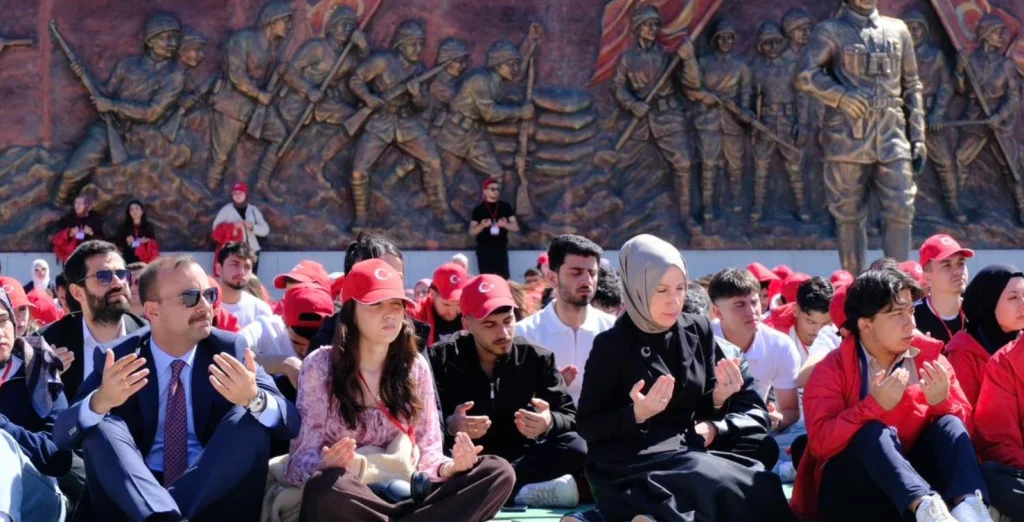 111. yıl dönümünde 57. Alay Vefa Yürüyüşü gerçekleşti. Bakan Yardımcısı Safa Koçoğlu ve Kaymakam Kerem Yenigün'ün katıldığı törende Türk Yıldızları nefes kesti. Eceabat Haberler