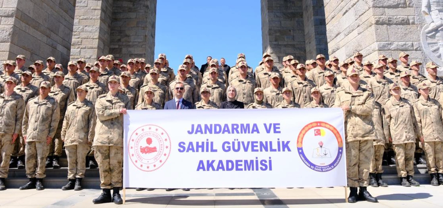 Çanakkale Şehitler Abidesi’nde “Bir Hilal Uğruna” Vefası