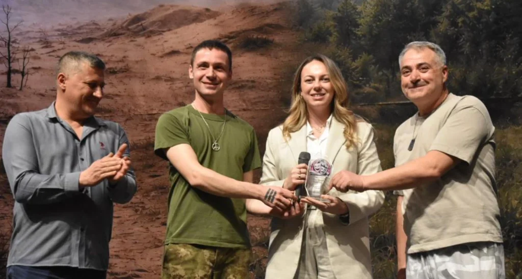 2. Lüleburgaz Tiyatro Festivali kapsamında sahnelenen "Sınır" oyunu yoğun ilgi gördü. Lüleburgaz Belediyesi sanatı ve sanatçıyı desteklemeye devam ediyor.