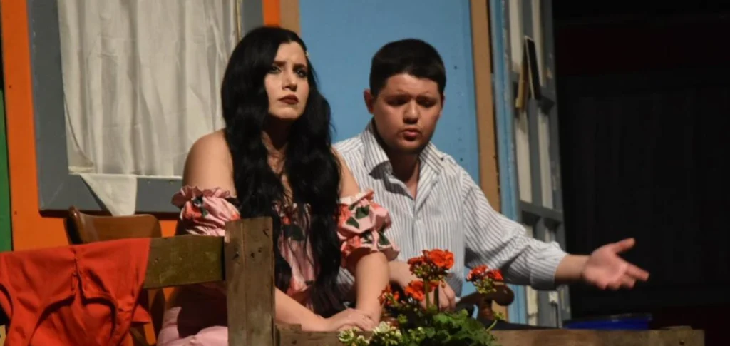 2. Lüleburgaz Tiyatro Festivali kapsamında "Hıdrellez" oyunu izleyiciyle buluştu. Belediye Başkanı ve sanatseverler sanatçılara teşekkürlerini iletti.