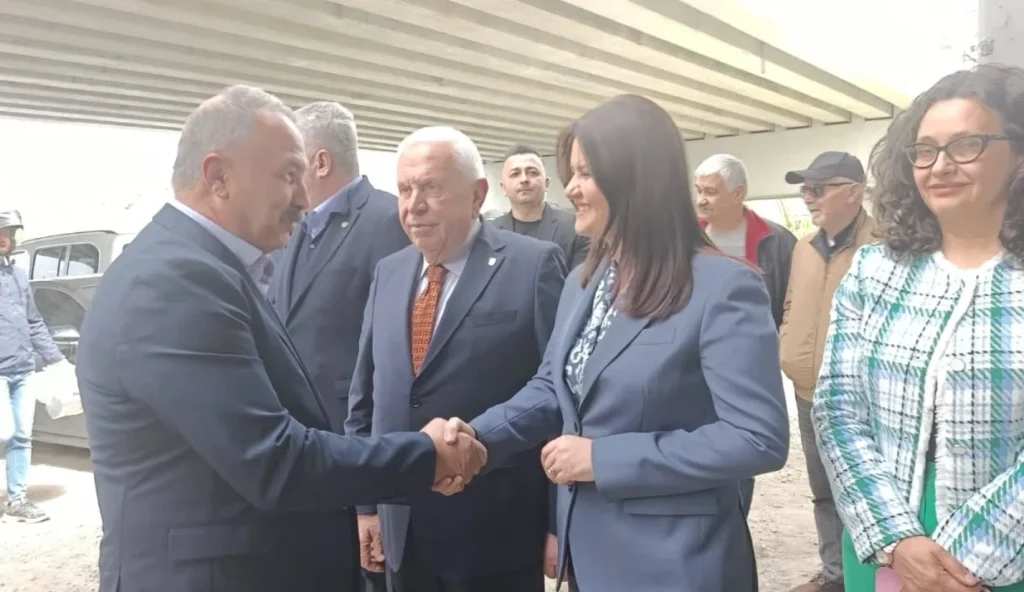 25. Edirne Tarım ve Sanayi Fuarı görkemli bir törenle açıldı. Uzunköprü Belediye Başkan Yardımcısı Hidayet Kahveci'nin de katıldığı dev organizasyonun detayları haberimizde.