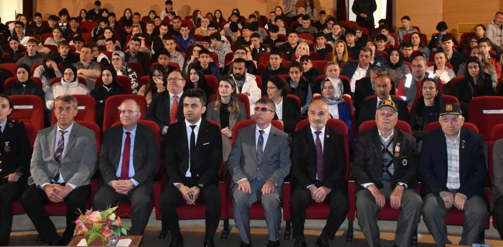 Muratlı'da Kut’ül Amare Zaferi coşkuyla anıldı. Belediye Başkan Vekili Mümün Küçük'ün katıldığı törende, Türk tarihinin bu büyük askeri başarısı ve şehitlerimizin aziz hatırası yad edildi. Muratlı Haberler