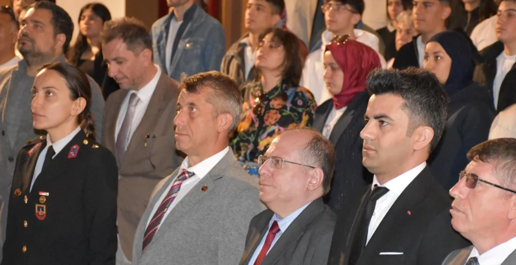 Muratlı'da Kut’ül Amare Zaferi coşkuyla anıldı. Belediye Başkan Vekili Mümün Küçük'ün katıldığı törende, Türk tarihinin bu büyük askeri başarısı ve şehitlerimizin aziz hatırası yad edildi. Muratlı Haberler