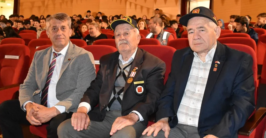 Muratlı'da Kut’ül Amare Zaferi coşkuyla anıldı. Belediye Başkan Vekili Mümün Küçük'ün katıldığı törende, Türk tarihinin bu büyük askeri başarısı ve şehitlerimizin aziz hatırası yad edildi. Muratlı Haberler