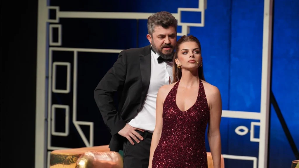 Kaç Para Bi Fön tiyatro oyunu biletleri, Tekirdağ turne takvimi ve kampanya detayları. Pelin Karahan ve Tuna Kırlı ile kahkaha dolu bir ilişki analizi.