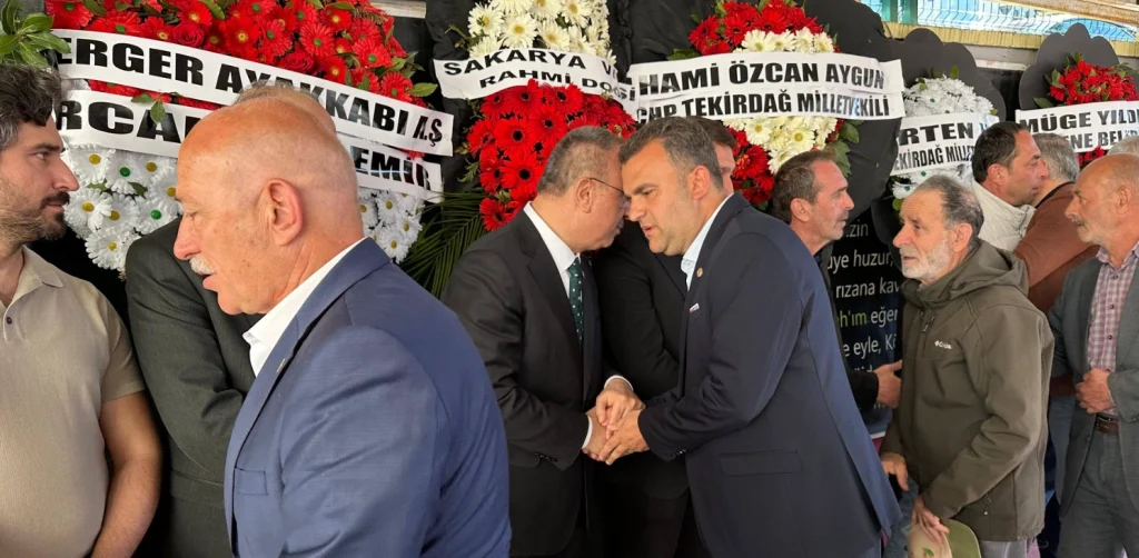 Tekirdağ Valisi Recep Soytürk'ün ağabeyi Ali Soytürk'ün cenaze töreni Süleymanpaşa'da gerçekleştirildi. Volkan Nallar ve kent protokolünün katıldığı törenin detayları haberimizde. Süleymanpaşa Haberler