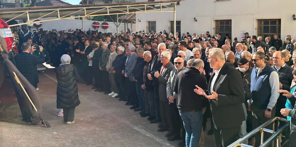 Tekirdağ Valisi Recep Soytürk'ün ağabeyi Ali Soytürk'ün cenaze töreni Süleymanpaşa'da gerçekleştirildi. Volkan Nallar ve kent protokolünün katıldığı törenin detayları haberimizde. Süleymanpaşa Haberler
