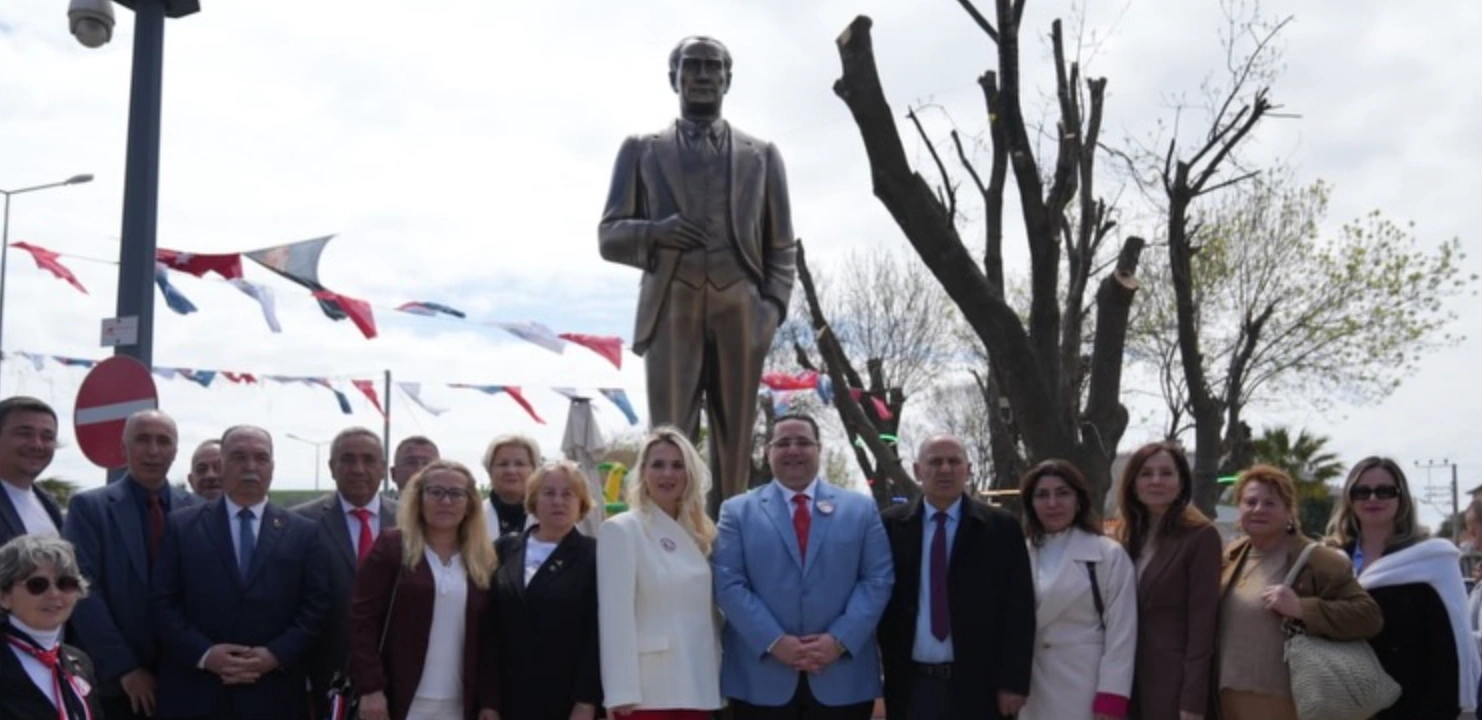 Marmaraereğlisi Sahilde Atatürk Büstü Açıldı