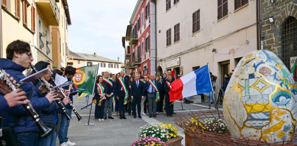Çanakkale Belediyesi, İtalya’nın Deruta kentinde Avrupa Seramik Rotası Genel Kurulu’na katıldı. Başkan Muharrem Erkek liderliğindeki heyet, seramik diplomasisi ve yeni iş birlikleri için önemli adımlar attı.