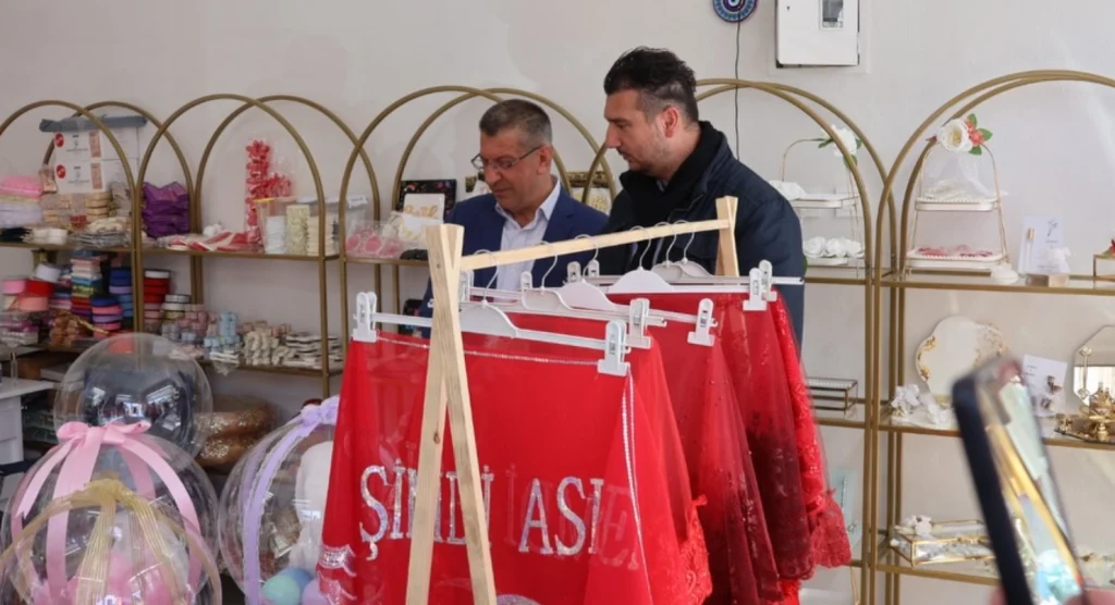 Kırklareli Babaeski'de yeni işletme Bymelikeden, protokolün yoğun katılımıyla açıldı. Melike Abaylı'nın girişimleriyle hayata geçen işletme, ilçeye yeni bir soluk getirdi.