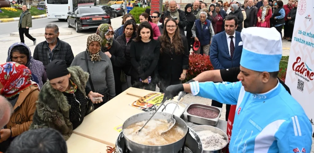 Edirne'nin sevilen ismi, turizm elçisi Bahri Dinar vefatının 2. yılında Vali Yunus Sezer'in katılımıyla anıldı. Etkinlik detayları ve anma programı haberimizde.