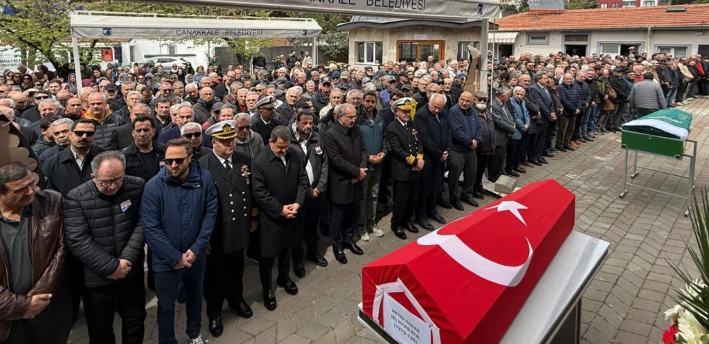 Çanakkale'nin değerli isimleri Nihat İbrahim Terzioğlu ve Metin Dadaş vefat etti. Kent protokolü ve halkın katılımıyla düzenlenen cenaze törenlerinden detaylar ve taziye mesajları.