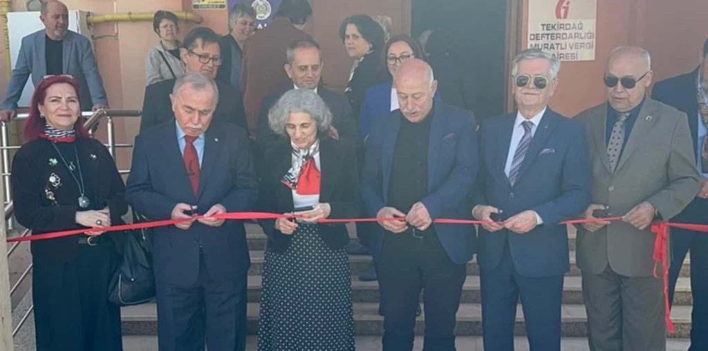 Belediye Başkanımız Varol Türel, ADD Muratlı Şubesi’nin dayanışma kermesini ziyaret etti. Muratlı Belediye Kışlık Düğün Salonu’ndaki etkinlik 9 Nisan'da sona eriyor.