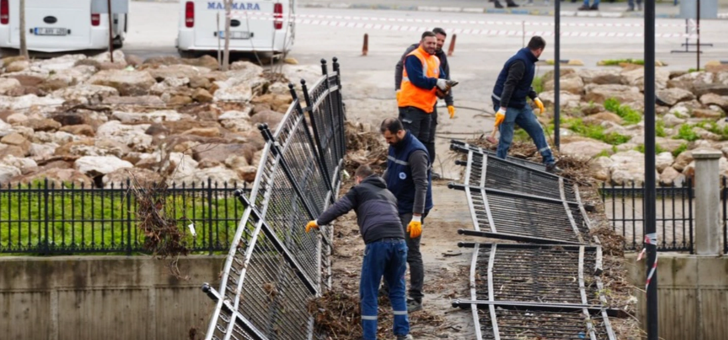 Biga’da Taşkın Sonrası Hummalı Çalışma