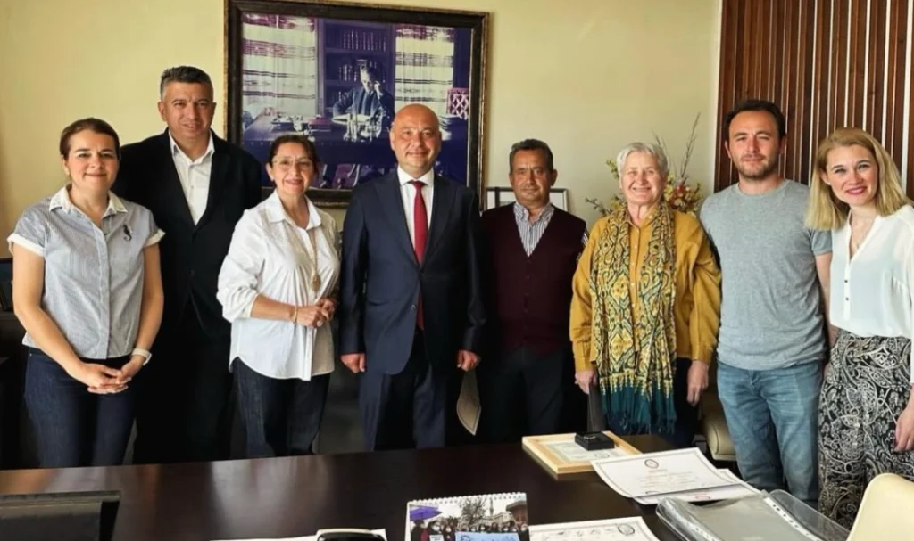 Bozcaada Belediye Başkanı Yahya Göztepe, hizmette 2. yılını kutladı. İmar planı çalışmaları, çevre yatırımları ve şeffaf belediyecilik vizyonuyla Bozcaada'da değişim sürüyor.