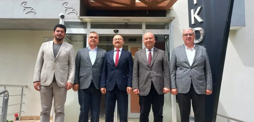 Bozcaada Belediye Başkanı Yahya Göztepe, TKDK toplantısında IPARD M6 fonu detaylarını inceledi. Bozcaada'da GES, içme suyu ve katı atık için AB destekli büyük yatırımlar başlıyor.