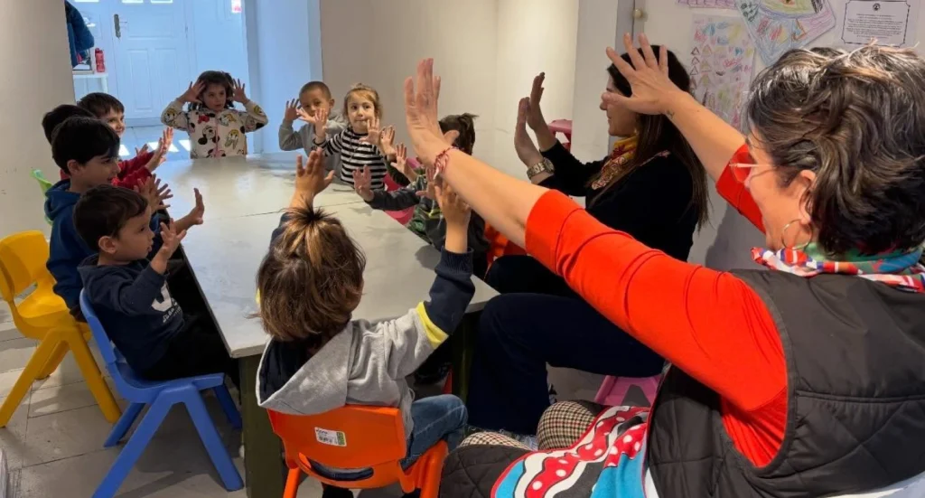 Bozcaada Belediyesi tarafından düzenlenen atölye, çocuk korosu ve spor kursları aralıksız devam ediyor. Spor Okulu antrenmanları ve etkinlik detayları haberimizde.