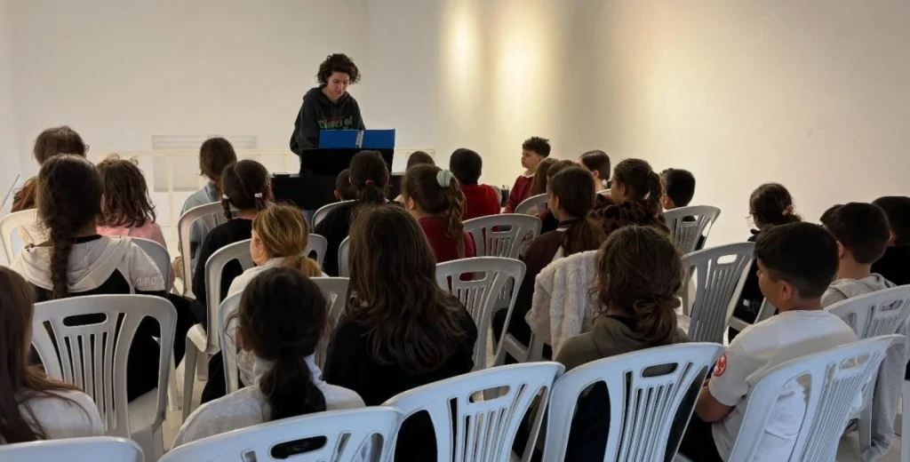 Bozcaada Belediyesi tarafından düzenlenen atölye, çocuk korosu ve spor kursları aralıksız devam ediyor. Spor Okulu antrenmanları ve etkinlik detayları haberimizde.