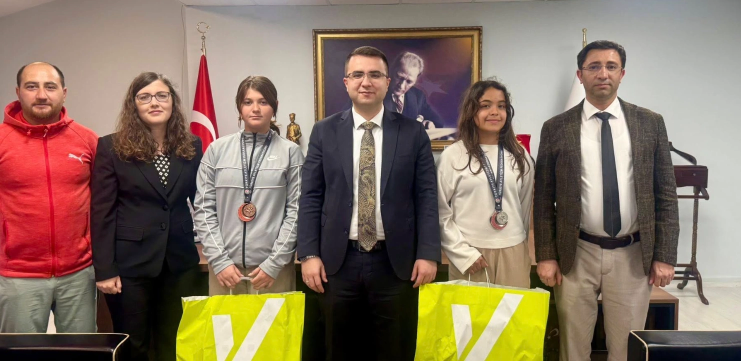 Bozcaada’nın Gurur Tablosu Kaymakamlıkta