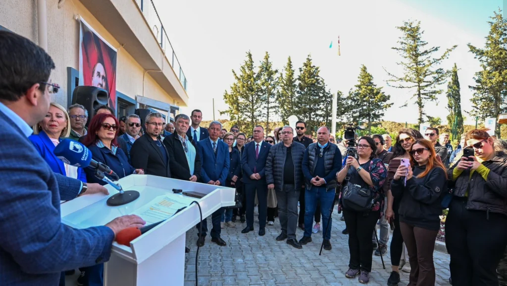 Çanakkale Belediyesi tarafından açılan Can Dostlar Bakım ve Rehabilitasyon Merkezi, 34 bin metrekarelik alanı ve modern ameliyathaneleriyle hizmete girdi.