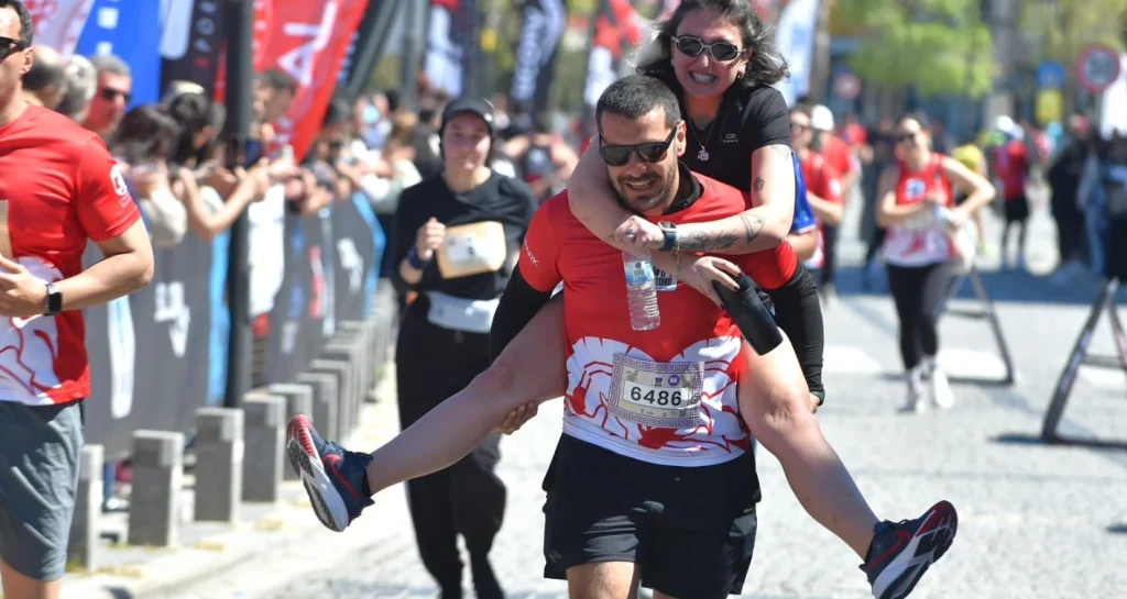 Çanakkale'de düzenlenen dev Troya Maratonu'na 27 ülkeden 4 bin sporcu katıldı. Tarihi parkurda gerçekleşen organizasyonun detayları ve kente etkileri haberimizde. Çanakkale Haberler