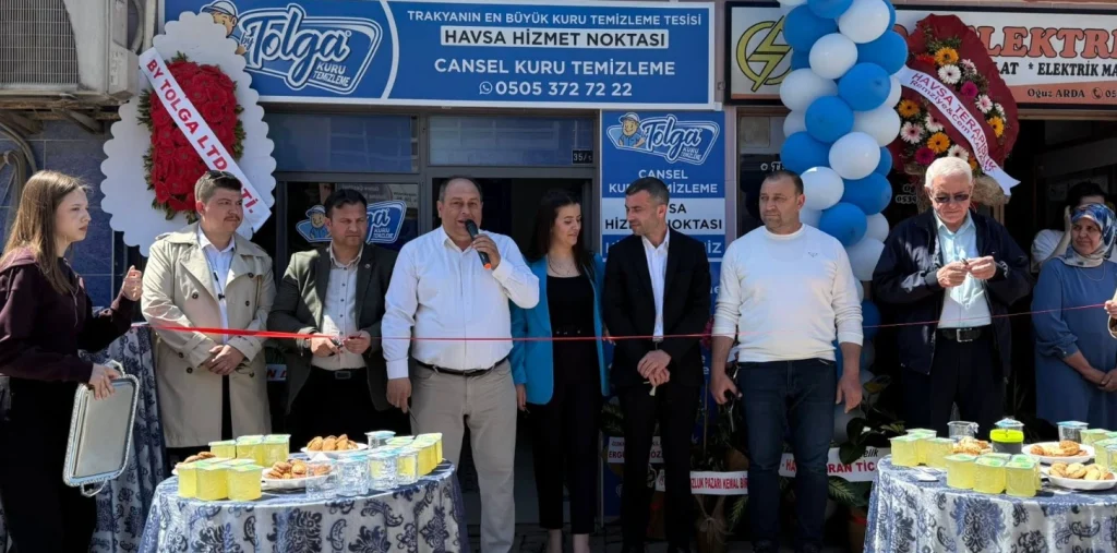 Havsa Belediyesi Başkan Vekili Gürcan Ahmet Dölçek, Cansel Kuru Temizleme işletmesinin açılışını yaptı. Havsa'da hizmet sektörüne yeni bir soluk getiren işletme törenle açıldı.