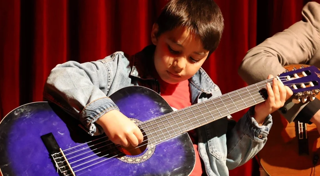 Çerkezköy Belediyesi, 23 Nisan coşkusunu sanatla taçlandırdı. Kültür & Sanat Akademisi kursiyerlerinin sergi ve dinletisi büyük ilgi gördü.