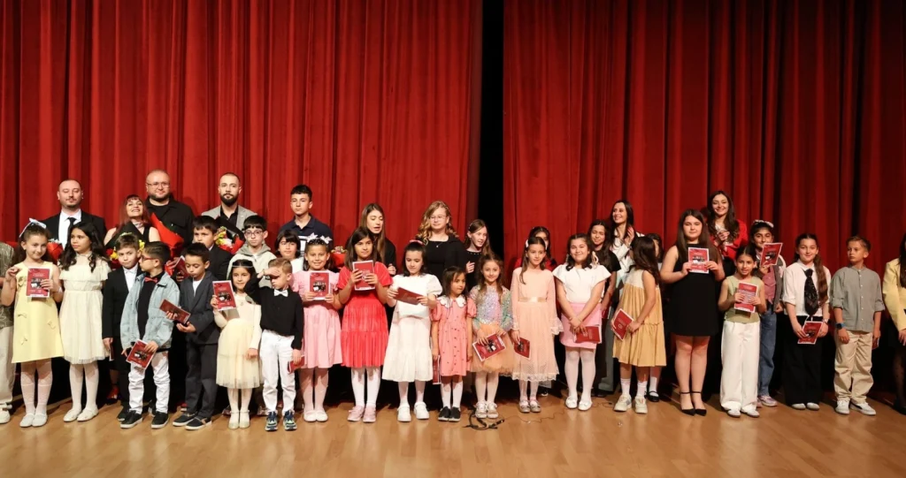 Çerkezköy Belediyesi, 23 Nisan coşkusunu sanatla taçlandırdı. Kültür & Sanat Akademisi kursiyerlerinin sergi ve dinletisi büyük ilgi gördü.