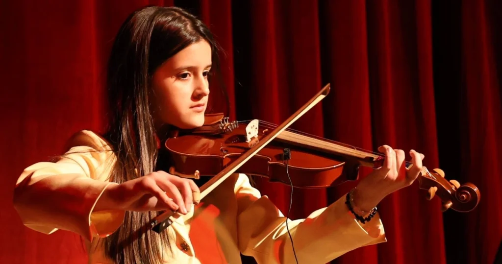 Çerkezköy Belediyesi, 23 Nisan coşkusunu sanatla taçlandırdı. Kültür & Sanat Akademisi kursiyerlerinin sergi ve dinletisi büyük ilgi gördü.