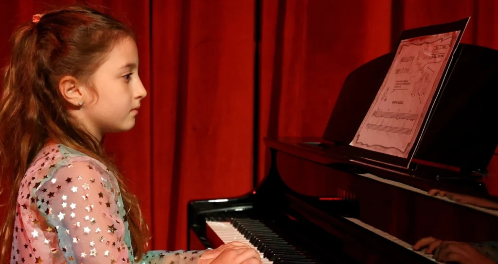 Çerkezköy Belediyesi, 23 Nisan coşkusunu sanatla taçlandırdı. Kültür & Sanat Akademisi kursiyerlerinin sergi ve dinletisi büyük ilgi gördü.