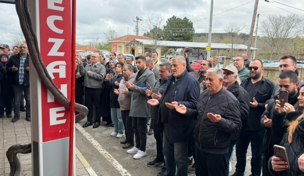 İpsala Kapucu Mahallesi'nde Çitil Eczanesi törenle açıldı. İpsala sağlık hizmetleri ve yerel kalkınma odaklı yeni işletmenin detayları ve açılış haberi.
