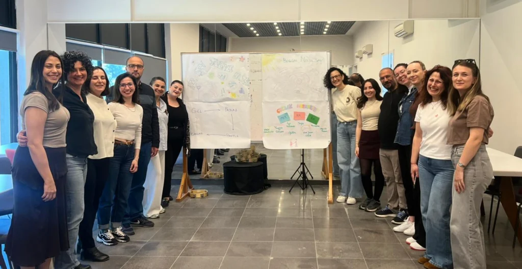 Lüleburgaz Belediyesi Çocuk Hakları Birimi, LYSA'da dev bir buluşmaya imza attı. Uzmanların katılımıyla düzenlenen atölyelerde zorbalıkla mücadele ve şefkatli sınıf yönetimi konuları masaya yatırıldı. Lüleburgaz Haberler