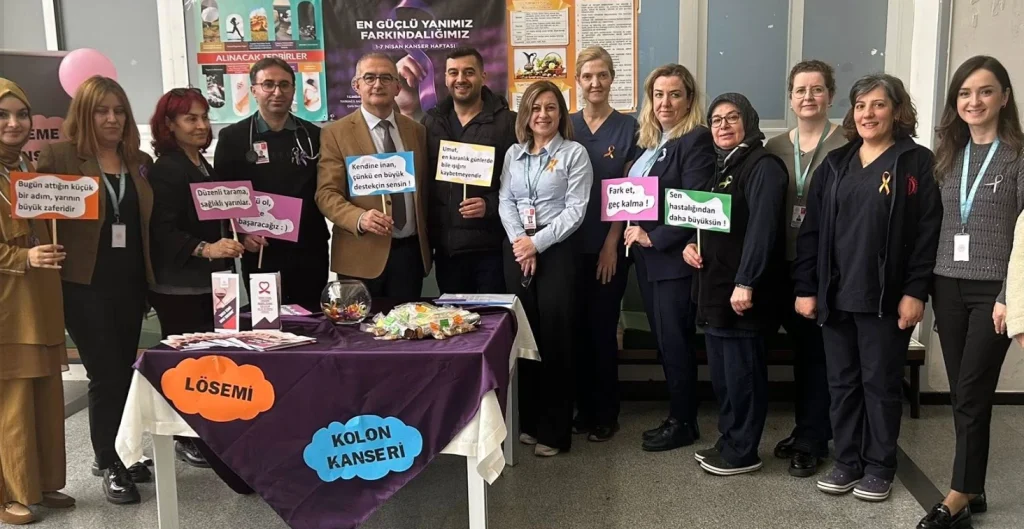 Çorlu Devlet Hastanesi'nde Kanser Haftası farkındalık etkinlikleri. Erken teşhisin önemi, KETEM ücretsiz tarama hizmetleri ve kanserden korunma yolları üzerine uzman bilgilendirmesi.