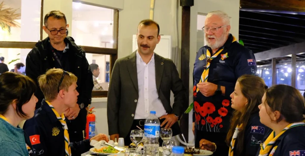 Eceabat Kaymakamı Sn. Kerem Yenigün, Anzak Törenleri kapsamında Avustralyalı izci grubu ile buluştu. Çanakkale 111. yıl dönümü etkinlikleri ve detaylar haberimizde.