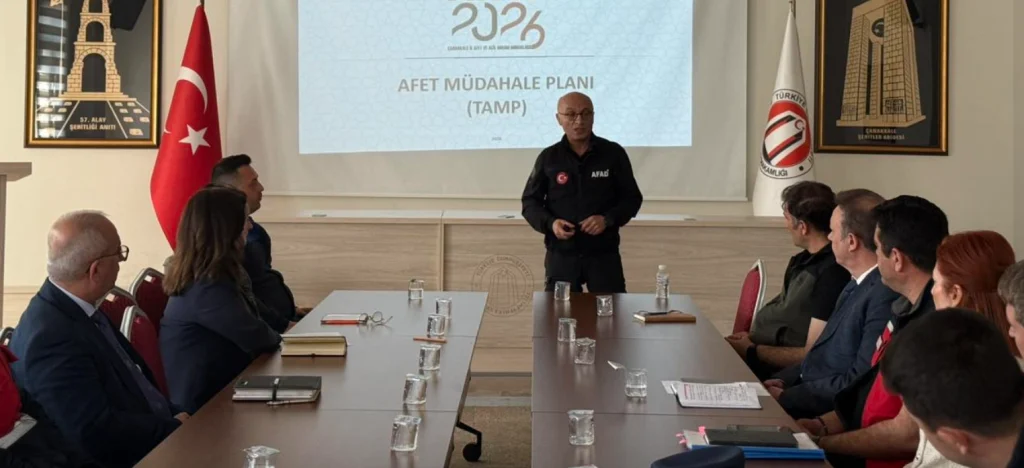 Eceabat Kaymakamlığı, Türkiye Afet Müdahale Planı (TAMP) değerlendirme toplantısıyla ilçenin afet risk analizlerini ve müdahale stratejilerini güncelledi. Detaylar için tıklayın.