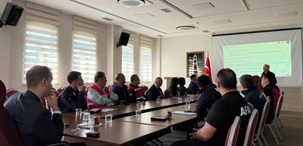 Eceabat Kaymakamlığı, Türkiye Afet Müdahale Planı (TAMP) değerlendirme toplantısıyla ilçenin afet risk analizlerini ve müdahale stratejilerini güncelledi. Detaylar için tıklayın.