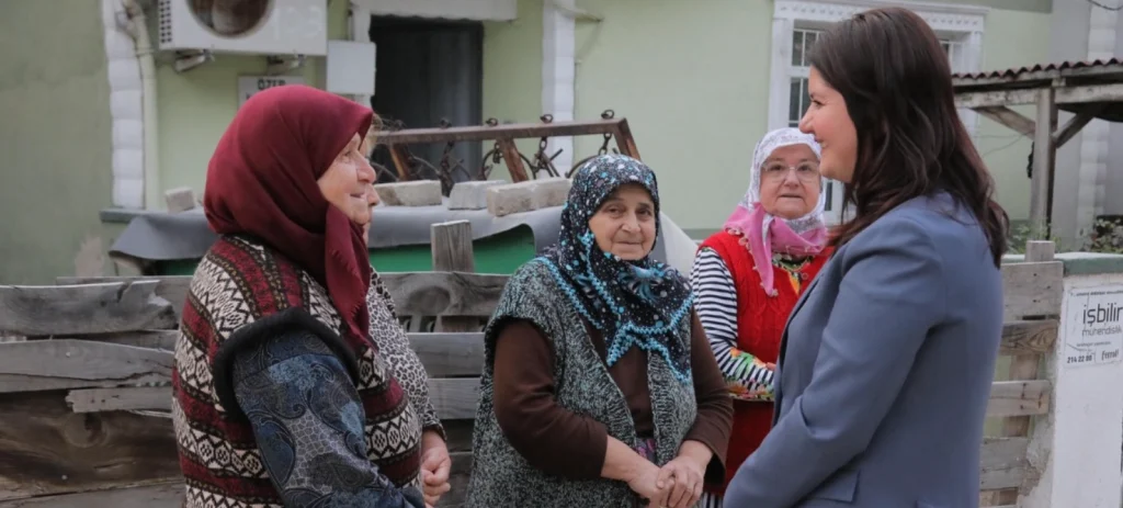 Edirne Belediyesi, Talatpaşa Caddesi'nde büyük asfalt hamlesini başlattı. Altyapısı biten yollar modernize edilerek halkın hizmetine sunuluyor. Detaylar haberimizde.