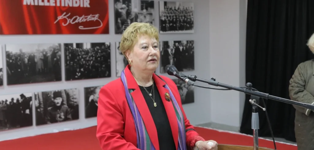 Edirne Belediyesi ev sahipliğinde ÇYDD yararına anlamlı sergi! Emine Kaynak Mazlum öncülüğünde düzenlenen resim sergisinin tüm geliri öğrencilere burs olacak.