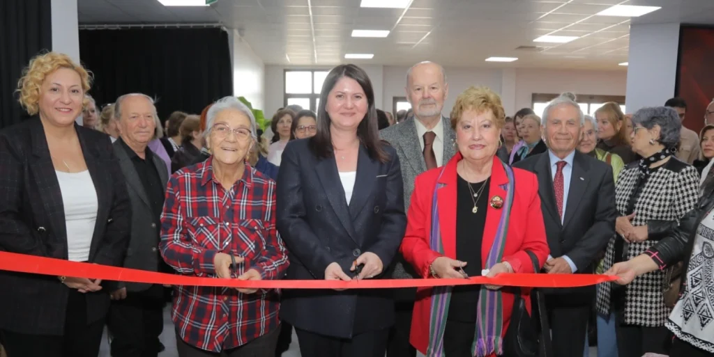 Edirne Belediyesi ev sahipliğinde ÇYDD yararına anlamlı sergi! Emine Kaynak Mazlum öncülüğünde düzenlenen resim sergisinin tüm geliri öğrencilere burs olacak.