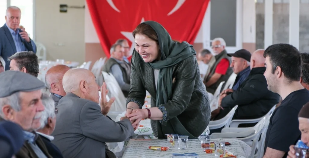 Edirne Demirhanlı Köyü'nde geleneksel Yağmur ve Şükür Duası gerçekleştirildi. Belgin İba'nın da katıldığı etkinlikte bereket ve birlik duaları semaya açıldı.