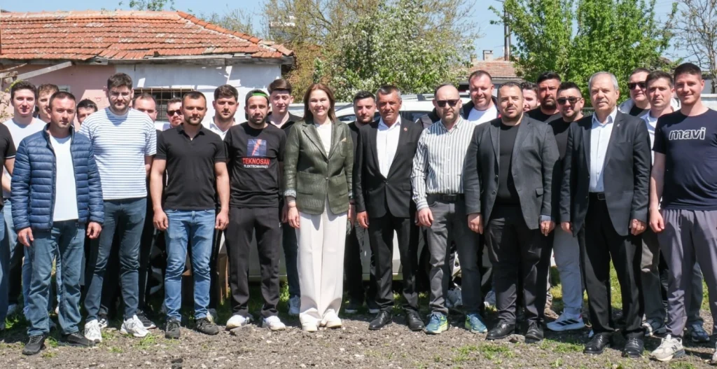 Edirne Demirhanlı Köyü'nde geleneksel Yağmur ve Şükür Duası gerçekleştirildi. Belgin İba'nın da katıldığı etkinlikte bereket ve birlik duaları semaya açıldı.