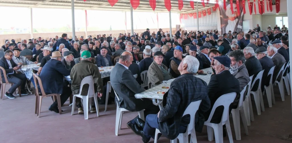 Edirne Demirhanlı Köyü'nde geleneksel Yağmur ve Şükür Duası gerçekleştirildi. Belgin İba'nın da katıldığı etkinlikte bereket ve birlik duaları semaya açıldı.